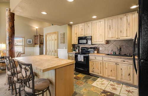 Pole Creek Casa | Gorgeous mountain-view townhome with private hot tub, fireplace & deck