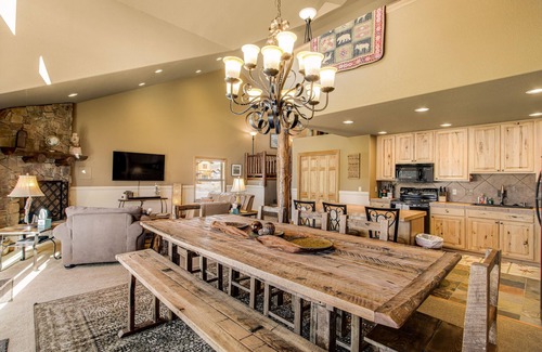 Pole Creek Casa | Gorgeous mountain-view townhome with private hot tub, fireplace & deck