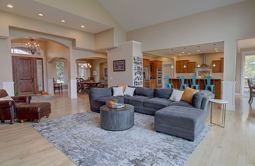 Grant Creek Casa | GORGEOUS MOUNTAIN VIEW HOME IN PREMIER MISSOULA NEIGHBORHOOD with 4 KING BEDS
