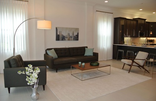 Naples Casa | Preciosa nueva casa de 3 dormitorios y 3 baños con piscina privada climatizada y vistas al lago.