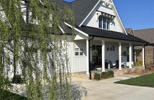 Winchester Casa | Gorgeous new 4bdrm Home on Tim's Ford Lake with screened in porches