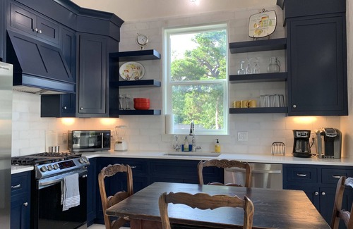 Crystal Beach Cabaña | Gorgeous new beach cottage in fantastic location!