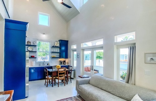 Crystal Beach Cabaña | Gorgeous new beach cottage in fantastic location!