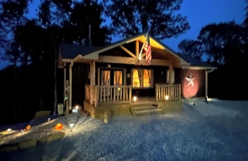Cub Run Cabina | Gorgeous New Cabin with 75 Acres!Trails, Waterfalls and Amazing Rock Formations!