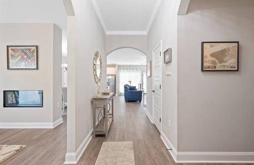 Brunswick Casa | Gorgeous new home, one level & convenient location