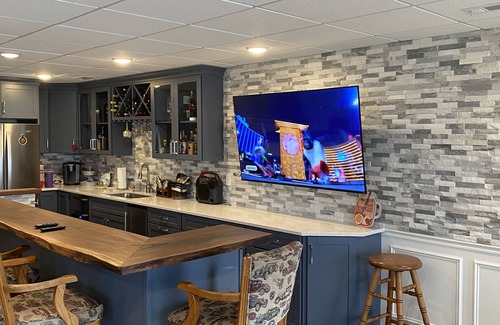 Sister Lakes Casa | Gorgeous New Home - 4,500sq -ft7 Bed Rm-5Bath 2 Fireplace -3 65” TV’s large Bar