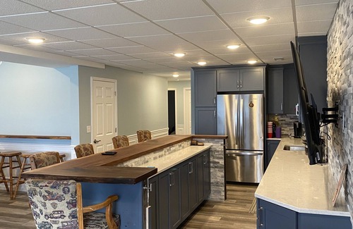 Sister Lakes Casa | Gorgeous New Home - 4,500sq -ft7 Bed Rm-5Bath 2 Fireplace -3 65” TV’s large Bar