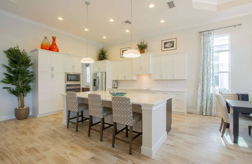 East Naples Casa | Preciosa nueva piscina Home-Isles of Collier Preserve-Minutes to Downtown & Beach-2 Master Suites