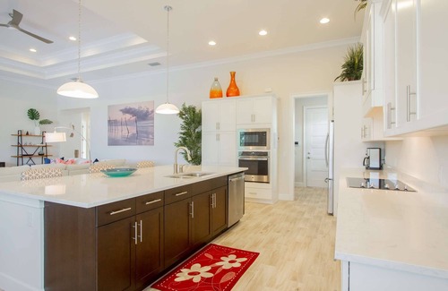 East Naples Casa | Preciosa nueva piscina Home-Isles of Collier Preserve-Minutes to Downtown & Beach-2 Master Suites