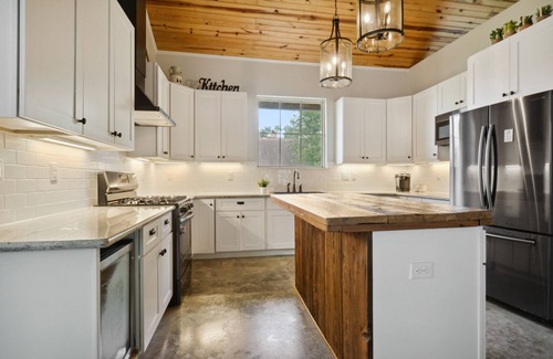Shenandoah Casa | Gorgeous newer 3/2 home w/ Louisiana style & charm