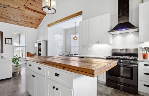 Shenandoah Casa | Gorgeous newer 3/2 home w/ Louisiana style & charm