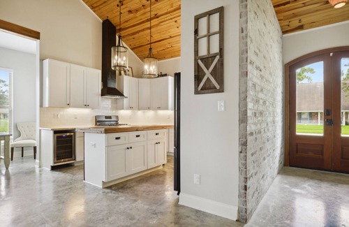 Shenandoah Casa | Gorgeous newer 3/2 home w/ Louisiana style & charm