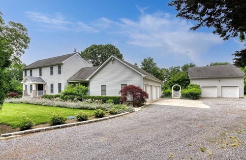 Aquebogue Casa | Gorgeous Newly Renovated North Fork Estate w/pool