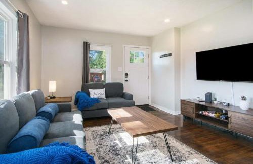 South Bend Casa | Gorgeous Notre Dame Get Away Comfy Beds WiFi Coffee Games