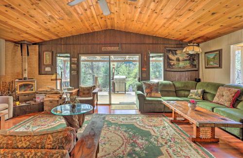 Oakhurst Casa | Gorgeous Oakhurst Retreat with Swimming Hole!