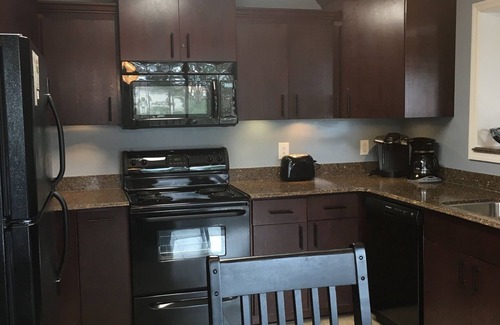 Folly Field Condominio | Gorgeous ocean view villa with spacious balcony and private beach access.