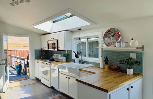 Bodega Bay Casa | Gorgeous Ocean and Sunset Views from Cliff Side Cottage