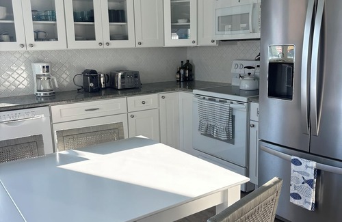 Bald Head Island Villa | Avble 8 / 12-28 y sept. Hermosa vista al mar, Villa recientemente renovada
