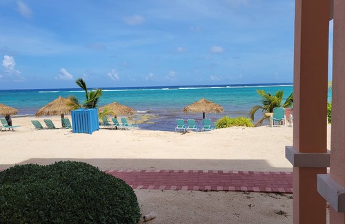 Colliers Bay Condominio | Gorgeous Oceanfront 2BR/2BA unit on the secluded, peaceful East End - Sleeps 6