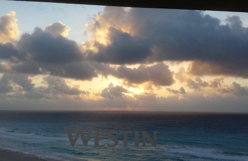 La Isla Villa | Gorgeous Oceanside Westin Resort Villa in Prime Shopping Area