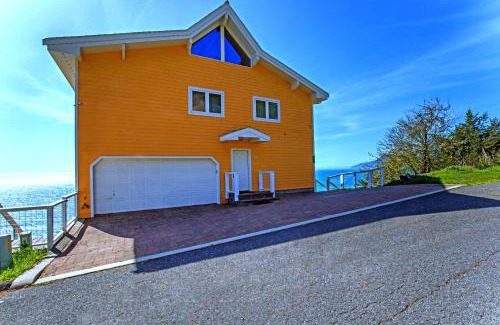Shelter Cove Apartamento | Gorgeous Oceanview, by OceanviewHotTubs Oceanfront! Shelter Cove, CA Tesla EV Station