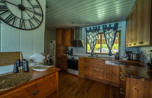 Bora Bora Casa | Gorgeous Over Water Bungalow in Bora Bora. Perfect spot Honeymooners & Families