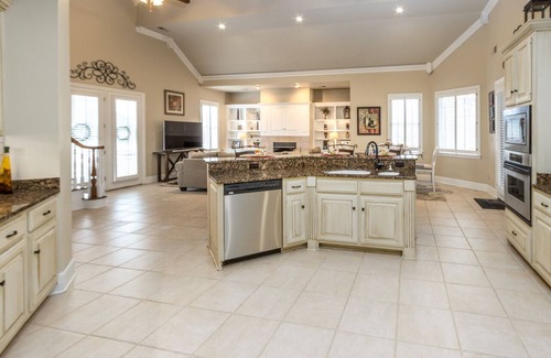 Independence Casa | Gorgeous Park-like Oasis 4 acres w/ Stunning Pool