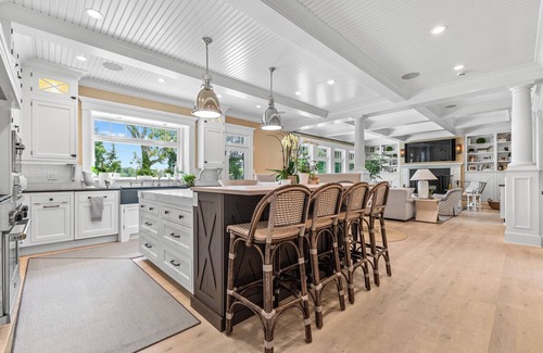 Readville Casa | Gorgeous, Peaceful Sanctuary on lake minutes from Boston & all local colleges.