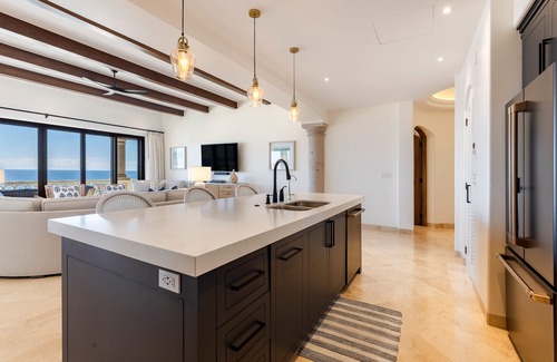 Buzzards Condominio | Gorgeous penthouse with pool and jacuzzi amenities