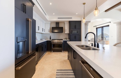Buzzards Condominio | Gorgeous penthouse with pool and jacuzzi amenities