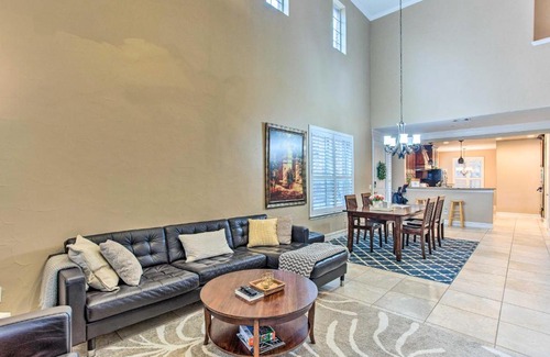 Plano Casa | Gorgeous Plano Townhome with Patio and Grill!