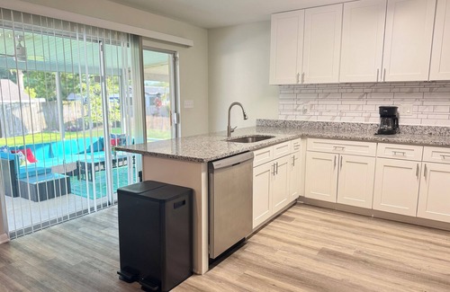 Lakeland Casa | GORGEOUS Pool Home Central Location! Family and Pet friendly!