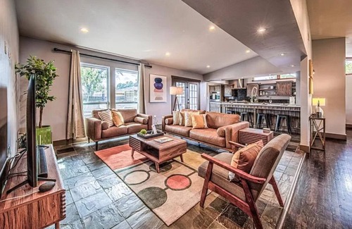 Westbury Casa | GORGEOUS POOL HOME IN THE HEART OF HOUSTON’S TOP TOURIST SPOTS! BEST LOCATION!!