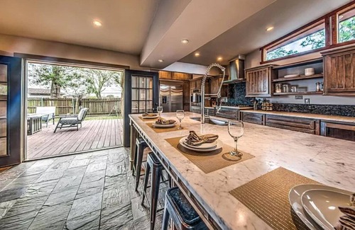 Westbury Casa | GORGEOUS POOL HOME IN THE HEART OF HOUSTON’S TOP TOURIST SPOTS! BEST LOCATION!!