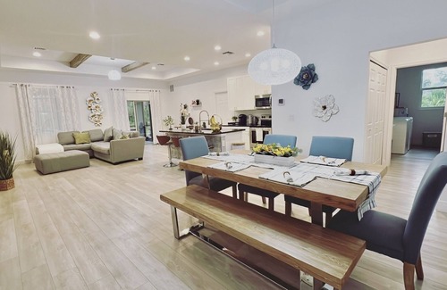 North Port Casa | Gorgeous Pool House in North Port, FL