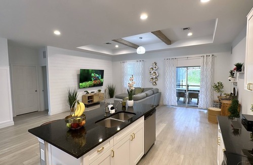 North Port Casa | Gorgeous Pool House in North Port, FL
