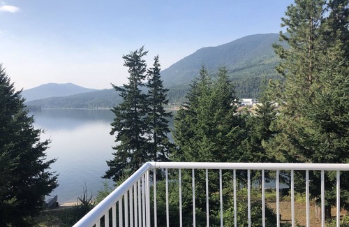 Adams Lake Casa | Gorgeous private lakefront In Shuswap