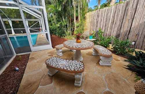 Boynton Beach Villa | Gorgeous & PRIVATE 2-Bedroom TROPICAL Suite With HEATED Pool & Deluxe Hot Tub!