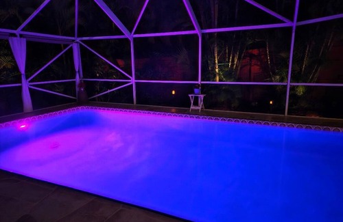 Boynton Beach Villa | Gorgeous & PRIVATE 2-Bedroom TROPICAL Suite With HEATED Pool & Deluxe Hot Tub!