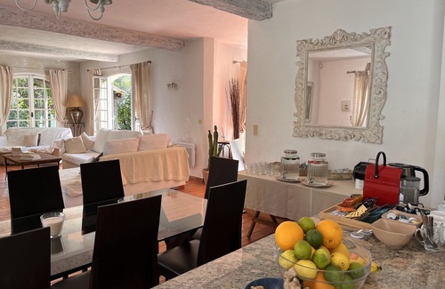 Le Bar-sur-Loup Villa | Vivienda de lujo con carácter, gran jardín llano, piscina grande