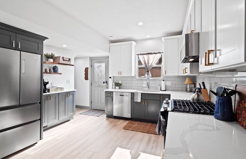 Firestone Park Casa | Gorgeous Remodel|Game Room|Sleeps 8