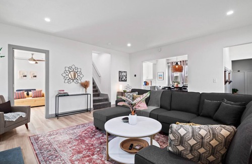 Firestone Park Casa | Gorgeous Remodel|Game Room|Sleeps 8