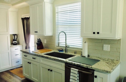 Ventura Casa | HERMOSA, COMO NUEVA CASA 3BR EN EL CORAZÓN ❤️ DE ESTA COMUNIDAD COSTERA DUERME 8