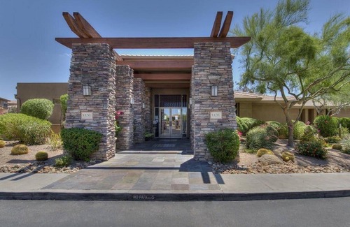 North Scottsdale Condominio | Precioso condominio de lujo remodelado