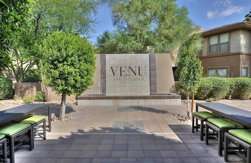 North Scottsdale Condominio | Precioso condominio de lujo remodelado