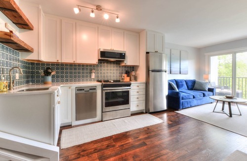 The Pines Condominio | Gorgeous renovated property in town & walking distance to the beach & shops