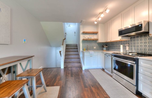The Pines Condominio | Gorgeous renovated property in town & walking distance to the beach & shops
