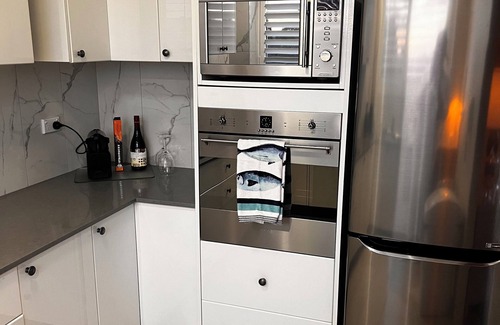 Cronulla Apartamento | Gorgeous Renovated Central Cronulla Apartment- Absolute Convenience