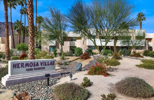 Baristo Condominio | Gorgeous Renovated Palm Springs Condo Jan 2025 dates still available