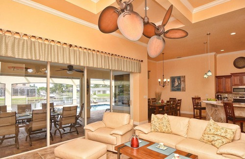 Caloosahatchee Casa | Último minuto 19 de diciembre. Familias!16.5 m de piscina y spa!Premiumh. 2 min. Río, oftDelphine